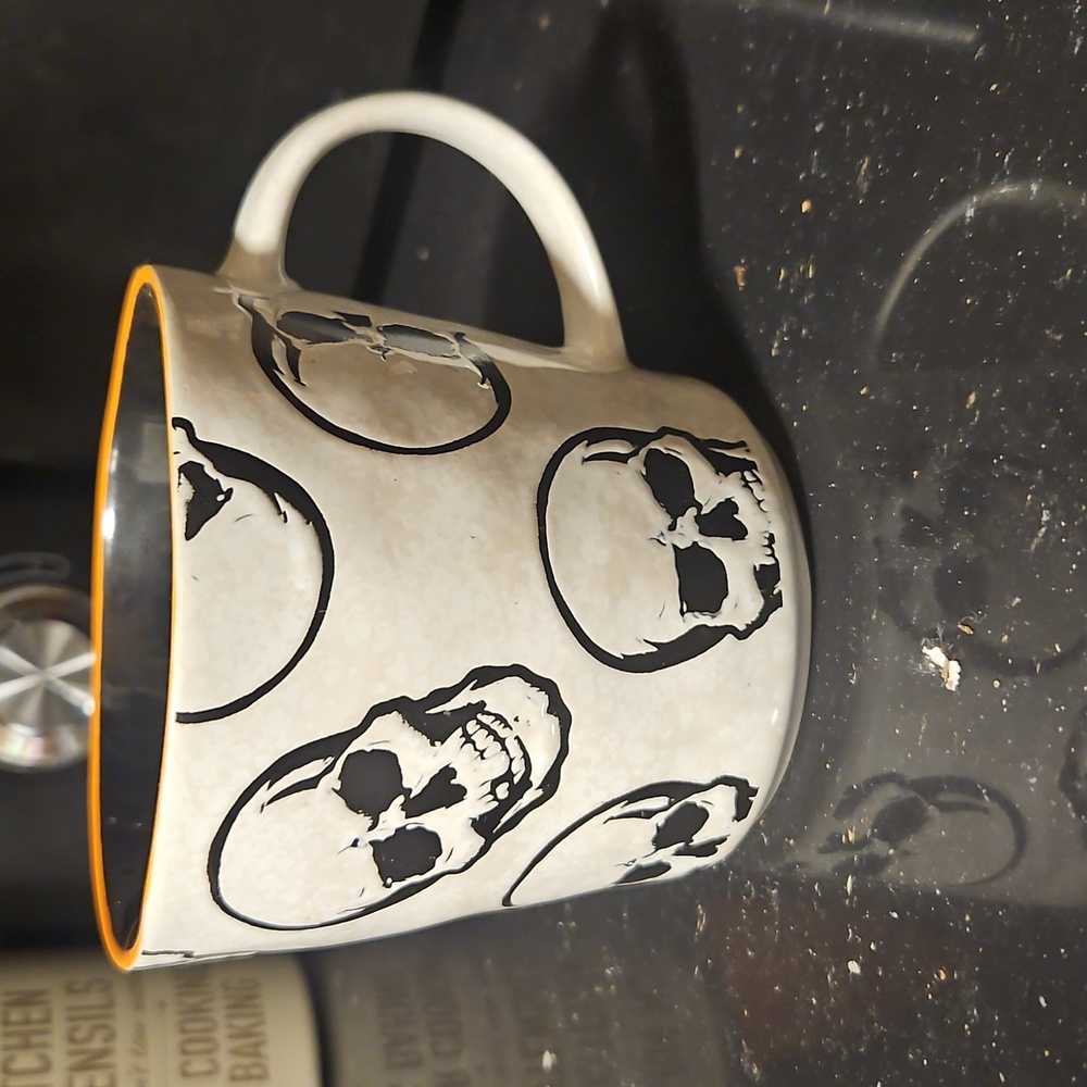 Skull Splatter Mug - Picture 3 of 3